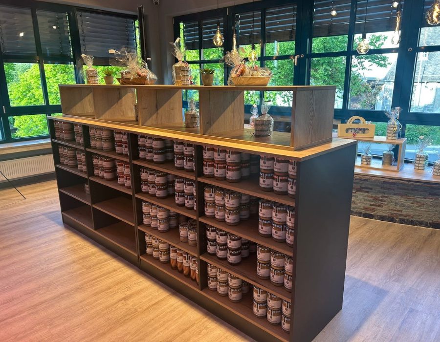 Bäckerei-Regal in einem Friedas24 Markt