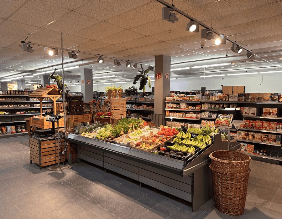 Frischetheke mit Obst und Gemüse im Friedas24 Frankenholz